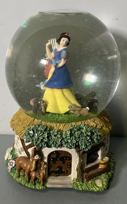 Caja de música Blancanieves Globo de nieve Disney “Silba mientras trabajas” Foto 1 de 4
