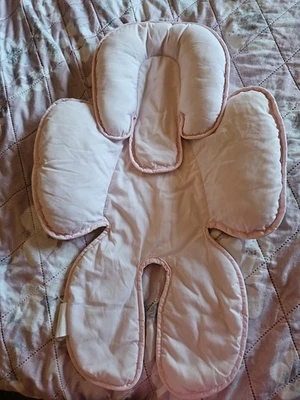 Soporte de cabeza para asiento de coche de bebé Kiddopotamus rosa y blanco para asientos de coche. Foto 1 de 2
