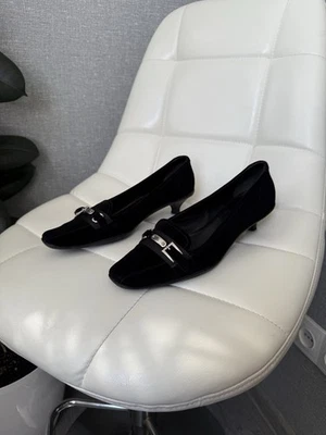 Zapatos de salón Prada Kitten con hebilla plateada de gamuza negra talla 36,5 Foto 1 de 4