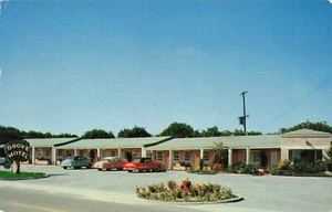 LAGO GALLES FL GROVE MOTEL 1956 CARTOLINA D'EPOCA LUNGO LA STRADA CON AUTO anni '50 041025 U - Foto 1 di 2