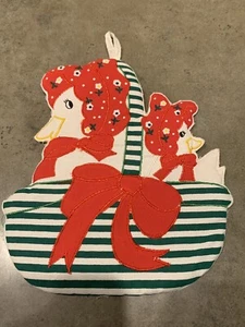 Cofano portavasi vintage mamma e anatra bambino in cestino - Foto 1 di 3