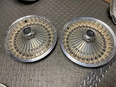 Tampa de cubo de fio Mopar 1970-80 Dodge Plymouth Chrysler Spoke fabricante de equipamento original - Imagem 1 de 4