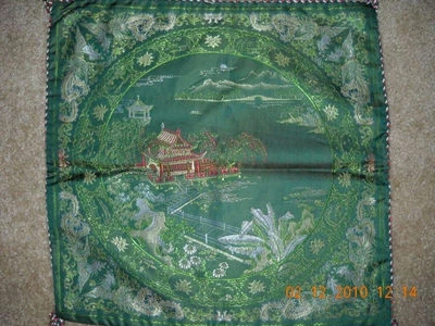 Hermosa funda de almohada/cojín roja y verde solo 1 Foto 1 de 3