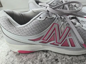 New Balance Scarpe da Corsa Donna 847v2 Grigio/Rosa da Passeggio, Taglia 7 Assorbi Ammortizzatore - Foto 1 di 11