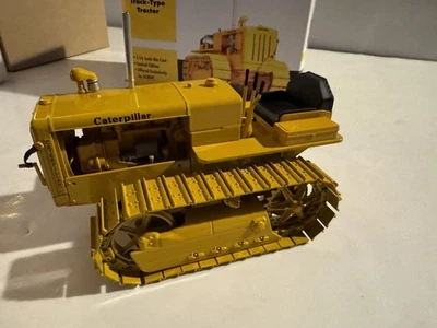 SpecCast 1:16 scale Caterpillar R2 Track-Type Tractor w/Box - Image 1 of 4