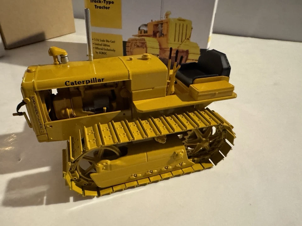 SpecCast 1:16 scale Caterpillar R2 Track-Type Tractor w/Box - Image 1 of 4