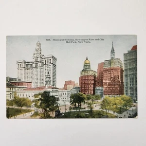 Vintage Postcard 5168 Municipal Building Newspaper Row & City Hall Park New York - Picture 1 of 3