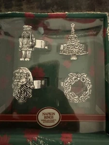 VINTAGE WEIHNACHTEN SET 4 VERSCHIEDENE ZINNFARBEN SERVIETTENRINGE NEU IM KARTON - Bild 1 von 2