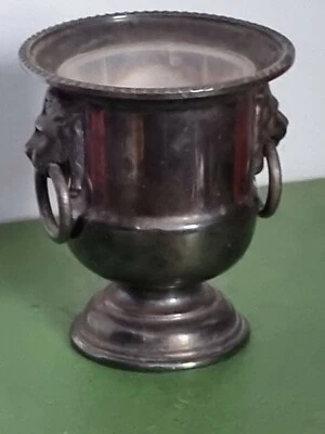 PLATO DE PLATA VINTAGE VINERS OF SHEFFIELD INGLAND taza de huevos olla hervida león hea Foto 1 de 4