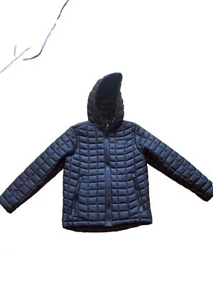 Chaqueta acolchada negra acolchada con cremallera 100 % nailon juvenil talla pequeña Reebok para niños (6-10) Foto 1 de 3