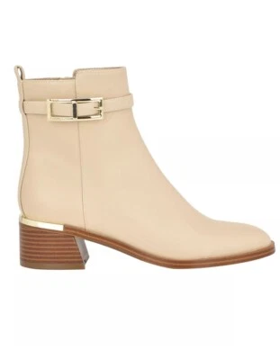 Botines de vestir para mujer Calvin Klein Jallis de tacón ancho, EE. UU. 7,5. Marfil/natural Foto 1 de 4