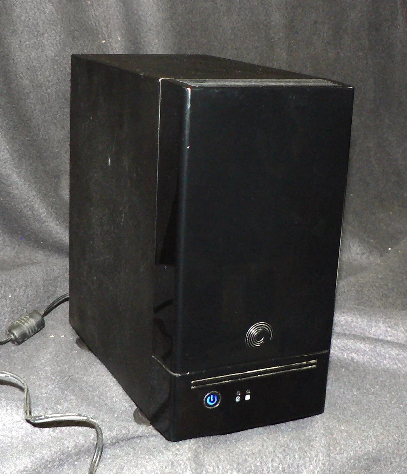 Seagate BlackArmor NAS 220 P/N:9SR5A4-500 NAS 2TB Capacity - Image 1 of 3