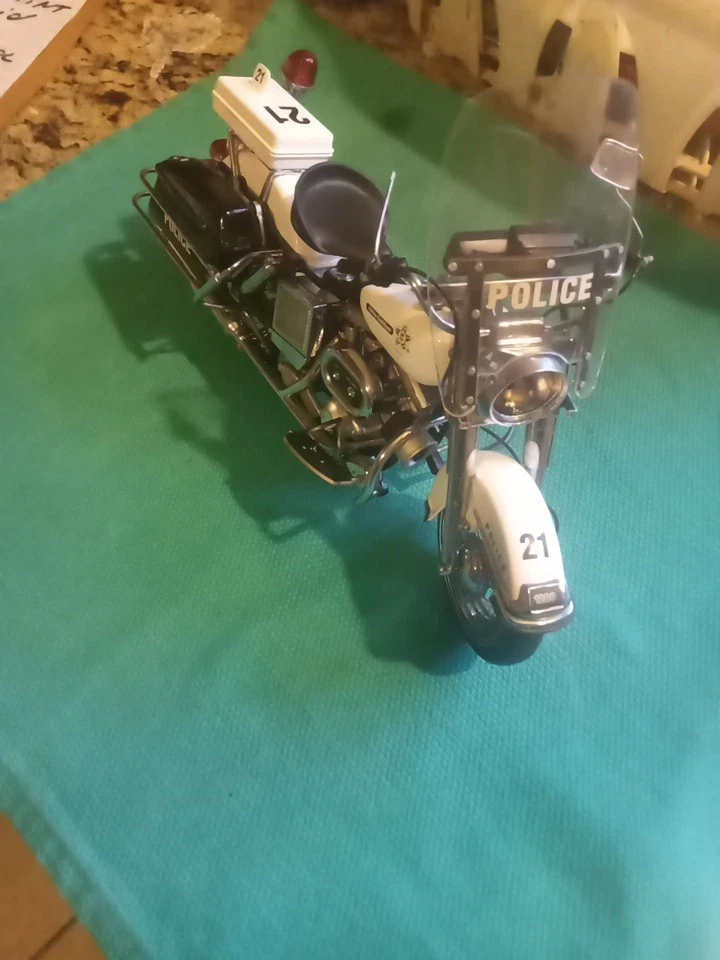 Motocicleta Franklin Mint Harley Davidson 21 Police Patrol escala 1:10 para piezas Foto 1 de 4