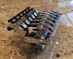Ibanez Original EDGE Trem New in CHROME fits JS Joe Satriani JS1000 JEM,VAI,RG,S - Imagen 1 de 1