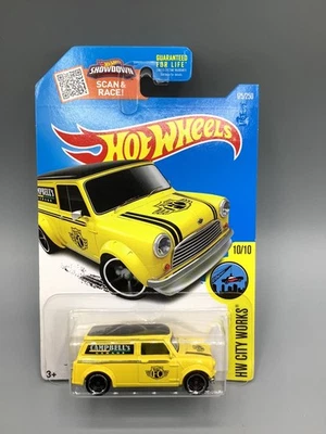 Mini furgoneta Hot Wheels HW City Works Series amarilla 67 Austin Foto 1 de 4