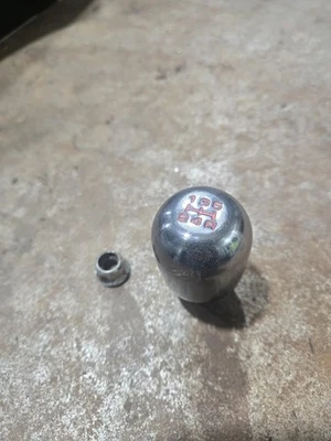 Perilla de cambio de billet ponderada Skunk2 10x1,5 mm para Honda Acura 5 velocidades Foto 1 de 4
