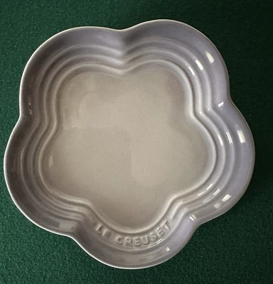Plato de flores Le Creuset campana azul púrpura provenza 5,5 pulgadas. Nuevo. Sin caja. Foto 1 de 4