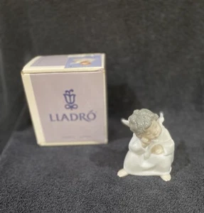 Gebrauchte Vintage elegante Lladro Porzellan Figur denkender sitzender Junge #04539 - Bild 1 von 7