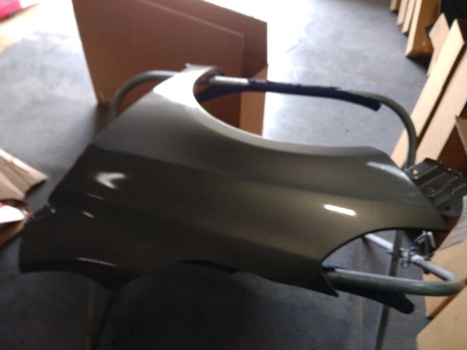 Nissan Versa 2012 tracción delantera guardabarros izquierdo gris 379372 62000 millas usado pieza OEM Foto 1 de 2