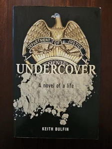Undercover A Novel of a Life de Keith Bulfin Grande Libro de bolsillo Misterio Crimen - Imagen 1 de 8