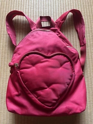 Mochila Anya Hindmarch, roja, bolsillo corazón, cremallera, usada, bolso señora, sin caja Foto 1 de 4