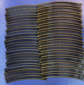 LOT of 28, HO GAUGE SCALE TRAIN TRACK BRASS 18" R RADIUS CURVED TRACK lotG - Picture 1 of 8