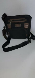 Tumi 22306HKH Tumi Barton Umhängetasche schwarz mit braunem Lederbesatz (F5) - Bild 1 von 6