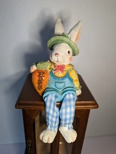 Old Time Keramik Regal Sitter Osterhase Hase Gingham Hut Karotte Harzgewebe - Bild 1 von 10