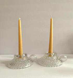 Par de candelabros de cámara de vidrio de depresión transparente de la década de 1930 con lazo para dedos - Imagen 1 de 8