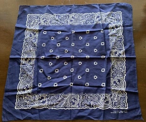 Vintage dunkelblau Bandana Farbe Fast Union Made USA 20 x 21 Floral Vine Swirl 50er - Bild 1 von 3