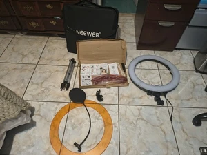 Neewer 18-inch LED Ring Light / Orange Filters Attachments Carrying Case Incom - Picture 1 of 22