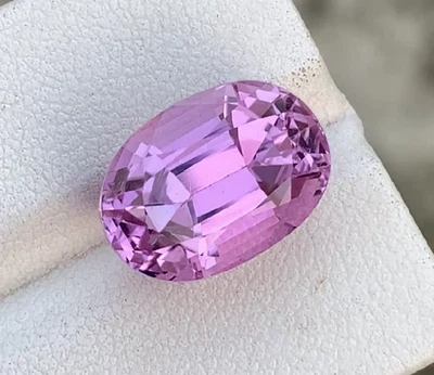 VVS 10.81 Ct Natural Pink Kunzite Gemstone Oval Cut From Afghanistan - Image 1 of 2