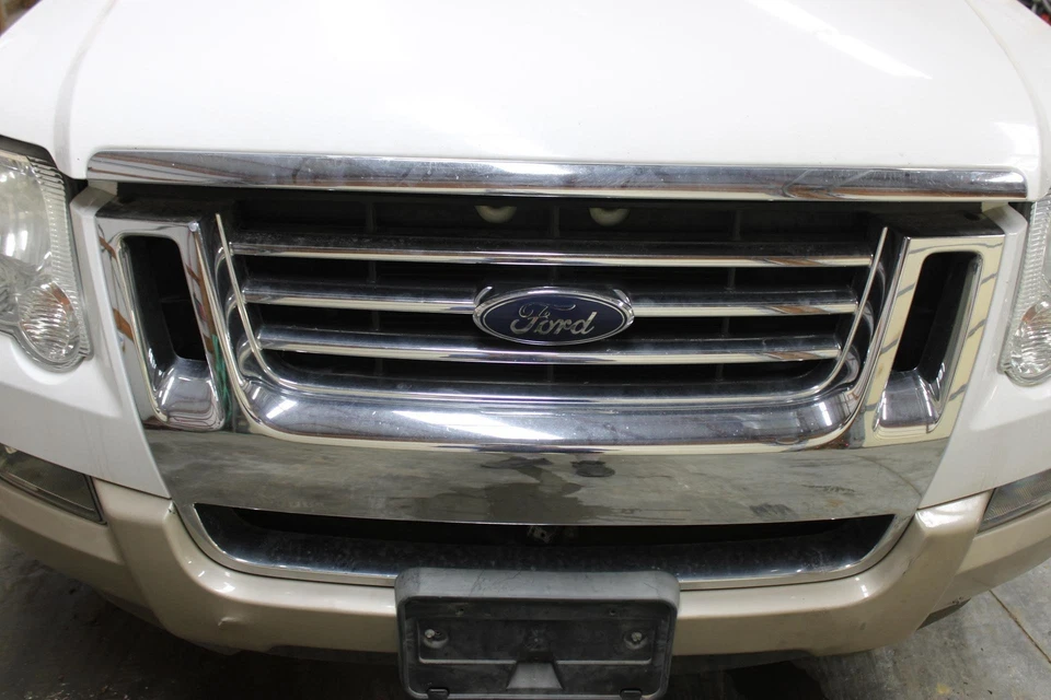 Parrilla Ford Explorer 2006-2010 *superior cromada* *bonita para la edad* OEM 8L2Z8200CA Foto 1 de 1