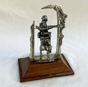 Portuguese PARATROOPERS replica of the statue in São Jacinto military base - Picture 1 of 7