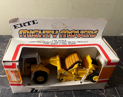 Raspador IH VINTAGE ERTL MIGHTY MOVERS ESCALA 1/64 412B #1855 Foto 1 de 4