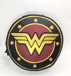 DC Comics Wonder Woman Crest Lunchbox - Picture 1 of 3