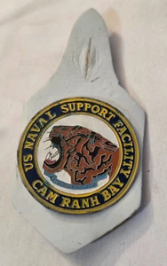 RARO Era de la Guerra de Vietnam Instalación de Apoyo Naval de Estados Unidos Cámara Ranh Bay Uniforme Insignia de Bolsillo - Imagen 1 de 3