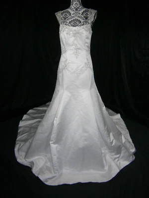 Vestido de novia 12 tirantes marfil con cuentas botines marfil lentejuelas línea A tren drapeado Foto 1 de 4