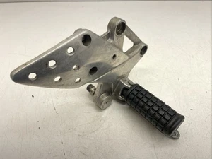 ♻️ Honda Cbr125r R-5 2004 - 2006 Front Right Side Footrest Peg ♻️ - Picture 1 of 9
