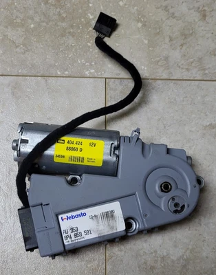 06-13 Audi A3 Quattro Sun Roof Moon Roof Sunroof Motor WEBASTO OEM 8P4959591 - Image 1 of 3