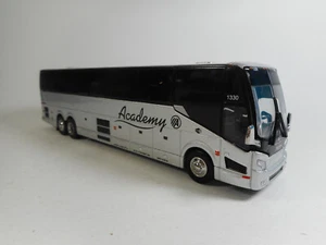 Iconic Replicas 1:87 Prevost X3-45 Bus Academy Silver USA - Picture 1 of 7