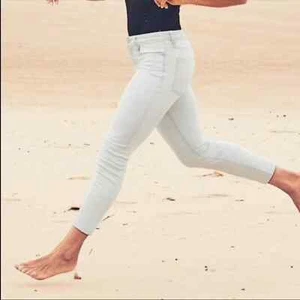 ATHLETA Sculptek Skinny Mid Rise Crop Ankle Blue Jean Glacier Wash Size 0 NEW - Picture 1 of 11