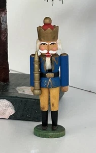 3485/24 Kleiner Nussknacker Mini Miniatur Miniaturnussknacker Erzgebirge - Picture 1 of 4