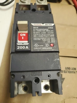 Generac GBU 202b 200 А 2-полюсный автоматический выключатель 120/240 В 225AF 2P 200A  - Изображение 1 из 4