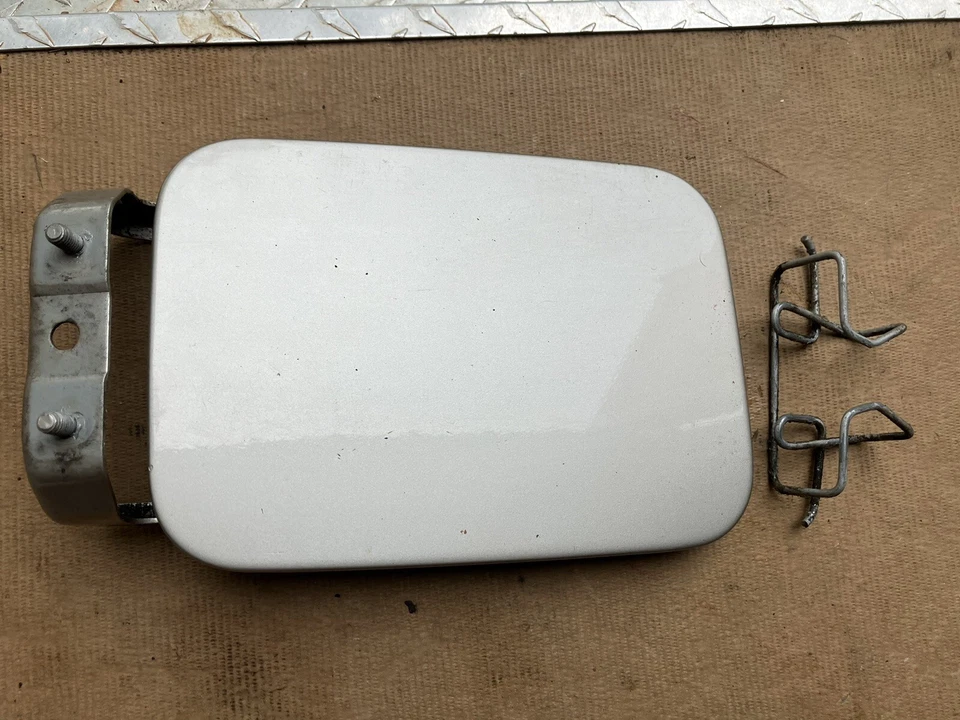 Mercedes Benz W124 E 320 E320 1995 vagón llenado de combustible tapa de puerta de gas cubierta exterior Foto 1 de 4