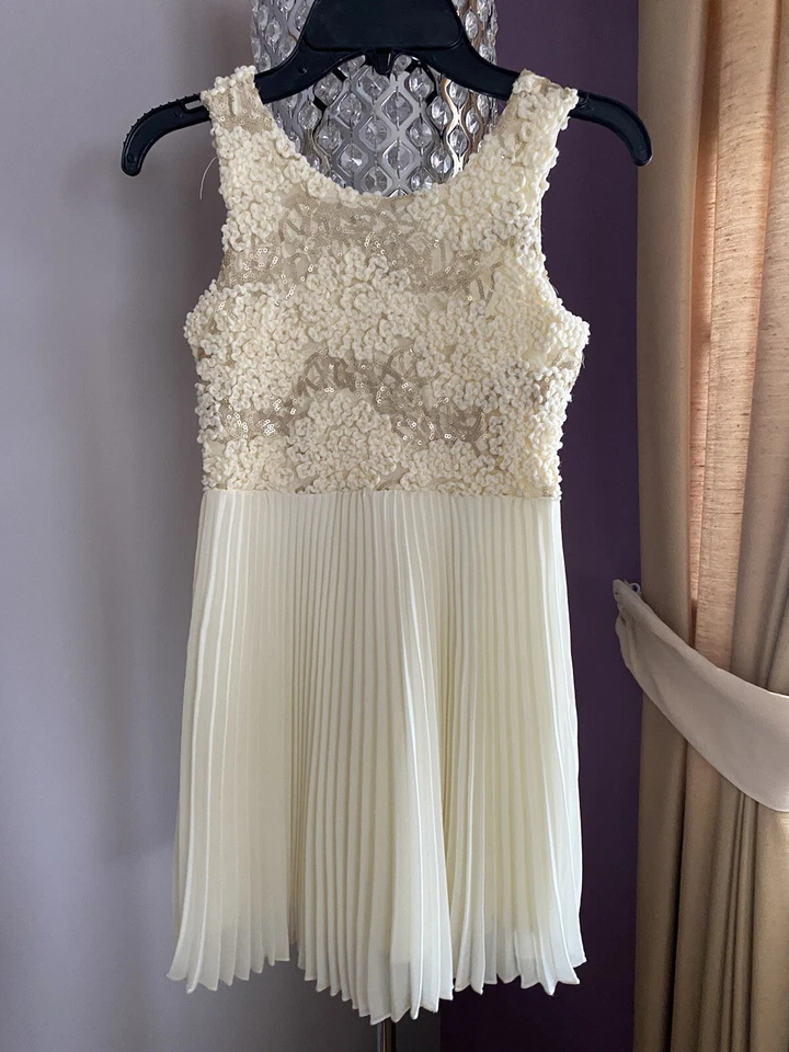 Girl Sz 7 Pleated Skirt Appliqué Dress. Cream/Ivory/Off-white. Soprano/Nordstrom — 第 1/4 张图片