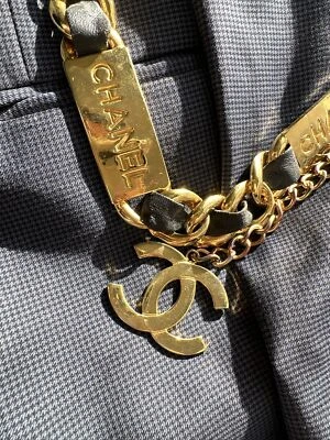 Corrente CHANEL e laço de couro logotipo CC ORIGINAL - Imagem 1 de 4