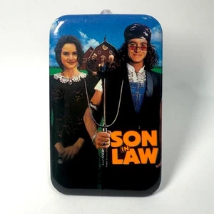 VINTAGE 1993 SON IN LAW MOVIE PROMO BUTTON - PAULY SHORE CARLA GUGINO WEASEL PIN - Picture 1 of 3