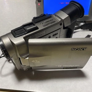 Cámara de video digital portátil Sony DCR-TRV7 plateada extraíble tarjeta disco cinta - Imagen 1 de 24