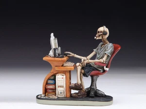 Esqueleto en escritorio/computadora mesa calavera estatua esqueleto Halloween - Imagen 1 de 4
